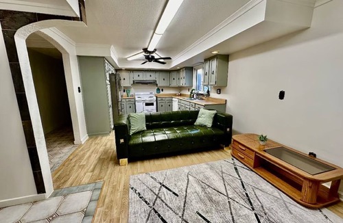 Wilmington Apartment | Newly Renovated Quiant 2-bed 2-bath apartment.
