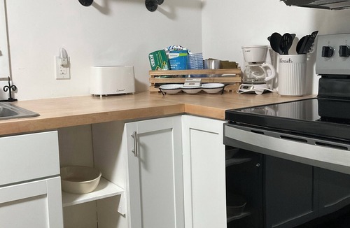 Magnolia House | Newly renovated single family home with attached guest suite