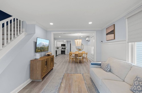 Sea Bright House | Newly Renovated Spacious 5-bedroom + Rooftop Deck + Walk to Everything