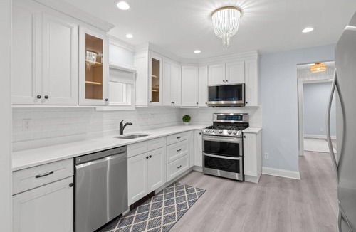 Sea Bright House | Newly Renovated Spacious 5-bedroom + Rooftop Deck + Walk to Everything
