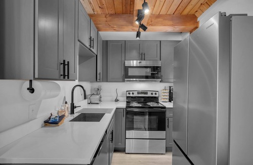 Charter Hills Ski Chalet | Newly renovated, Cozy and Family Friendly!