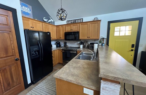 Arnolds Park House | Newly updated(2021)Vacation Home @ Bridges Bay Resort located on the pond