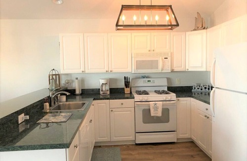 North Wildwood Condo | Newly updated 3 bedroom, 2 bath property 1 block to ocean!