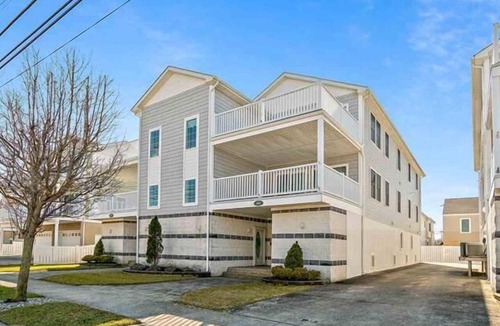 North Wildwood Condo | Newly updated 3 bedroom, 2 bath property 1 block to ocean!
