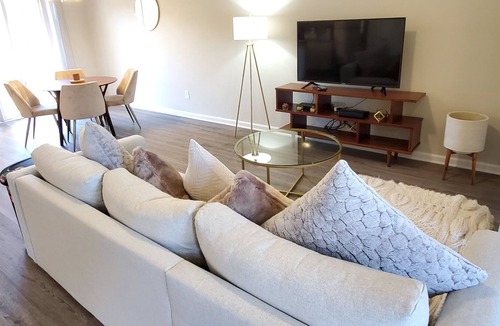 St. Andrews House | NewtoVrbo! Entire 2 Townhouses, 5 bedrooms, 4.5 bathrooms in gated community!