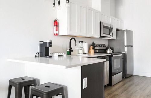 Elizabeth Apartment | Nice 1BR next to EWR 97hf