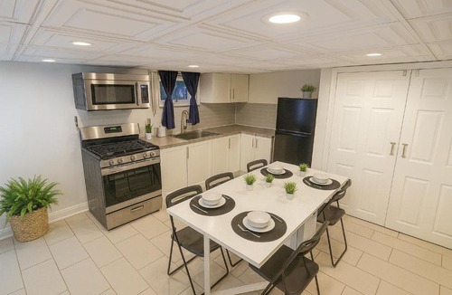 North Bergen Apartment | Nice 3BR Apt | 3 Beds |15 Min to NYC/Manhattan!