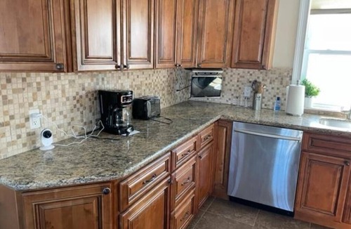 Ventnor City House | Nice Family-Style Shore House with hot tub - 3 mins from the beach