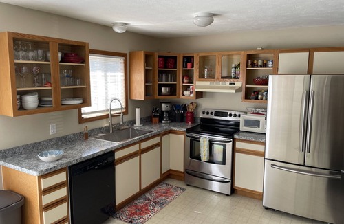 Thompsonville Condo | Nicely Appointed 2 Bedroom ~Less Than 1 Mi to Crystal Mtn