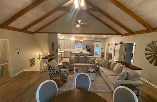 Dadeville House | "No Agenda Lake Martin" Beautifully remodeled 5 Bedroom Home on a No Wake Cove