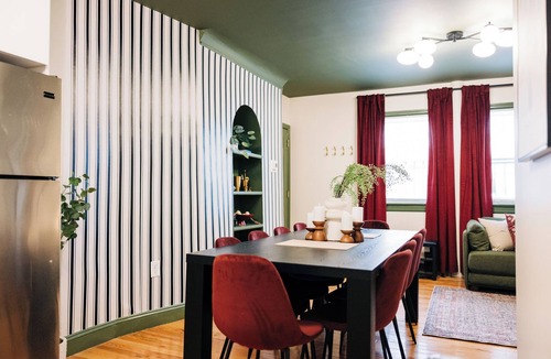 Harsimus Cove Apartment | No Stairs, Sleeps 10 - 15 mins to NYC + 20 mins to MetLife Stadium!
