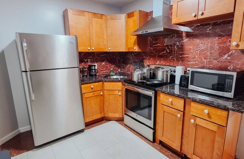 Center City Apartment | Nocturne/King Bed/Elevator/Adjustable Desk