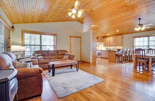 Elizabeth House | Norfork Lake Access: Cabin w/Deck & Water View!