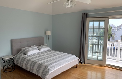 Normandy Beach House | Normandy Beach - Fabulous 6BR/3BA On The Lagoon, Kayaks, Bikes, and Kids Room.