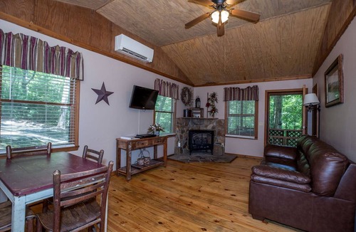 Springmaid Mountain Cabin | North Carolina Pet-Friendly Cabin Rental for Romantic Getaways to the Mountains