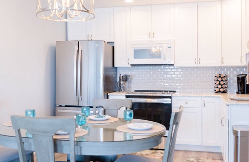 North Wildwood Condo | North Wildwood Condo with ocean views and just steps to the beach.