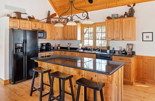 The Galena Territory House | North Woods Lodge Vibes Hot Tub+Fire Pit 3 Seasons Room Galena Territory Retreat