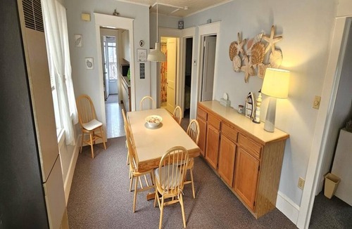 Gardens House | Northend 3 Bedroom, 2nd Floor Rental – Walk to Beach & Boardwalk!