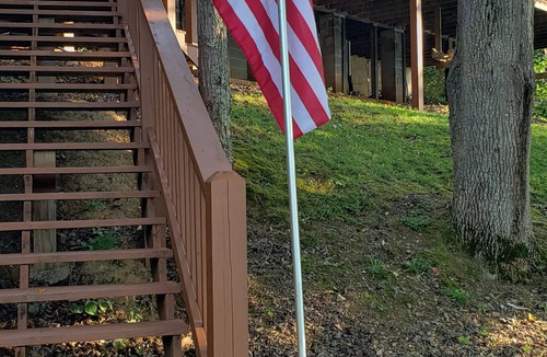 Madisonville House | NOT ACCEPTING BOOKINGS Private lake - PETS WELCOME