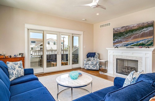 Avalon House | Number 1 Beach House 25th Street - park and walk perfect location!