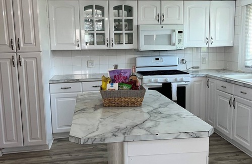 Carteret Apartment | NYC Hideaway: Early Check-In, Free Parking, Fast WiFi, Airport 20 mins