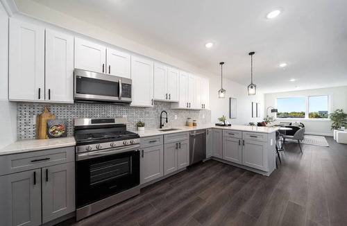 Union City Condo | NYC Style 1 Bedroom Condo in Union City, NJ - 15 minutes from MetLife Stadium