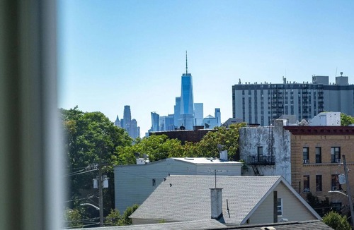 Union City Condo | NYC Style 1 Bedroom Condo in Union City, NJ - 15 minutes from MetLife Stadium