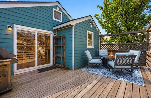 Highlands House | NYC to ZEN - Walk to Beach, Ferry, & Restaurants + Hot Tub, Firepit, & Gym
