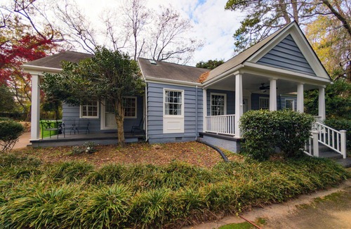 East Raleigh House | Oak City Craftsman|Dog-Friendly w/Gourmet Kitchen