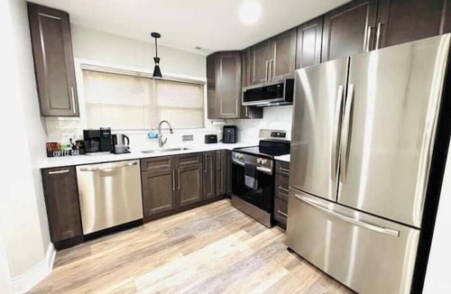 Oak Park Apartment | Oak Park 3BR/2BA Walk to Frank Lloyd Wright & Hemingway Home, 15 Min to Chicago