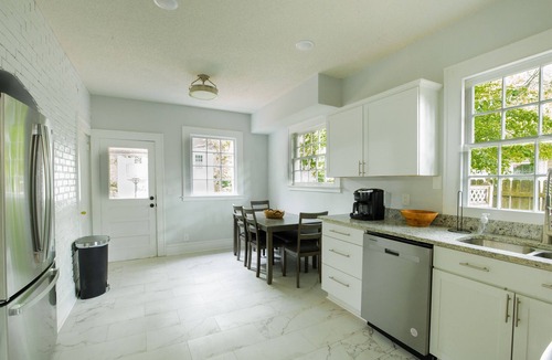 Mount Berry House | Oakwood Retreat PLUS Carriage House- Sleeps 12