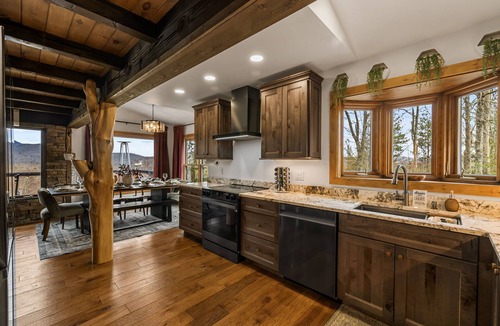 Newland House | Obsidian Hollow House. LUX. Wellness Retreat. Sauna. Hot tub. EV. Views