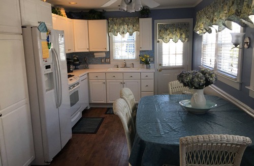 Lavallette House | Ocean Block Lavallette 10 houses from the beach 4 Bedroom Sleeps 8