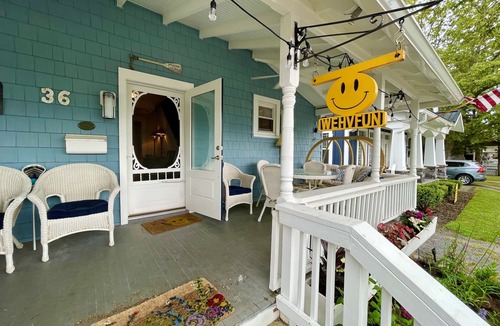 South Rehoboth House | Ocean Block Rehoboth Beach House 7 Primary Suites Parking/Courtyard