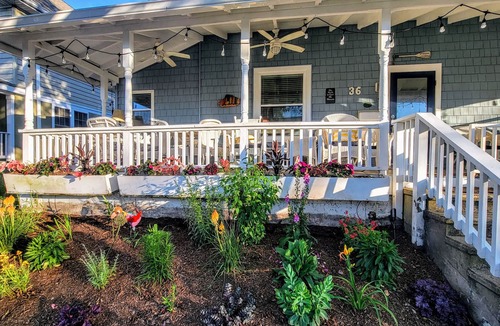 South Rehoboth House | Ocean Block Rehoboth Beach House 7 Primary Suites Parking/Courtyard