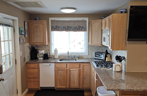 Wildwood Crest Condo | Ocean breezes, porch dining, and your favorite drink await