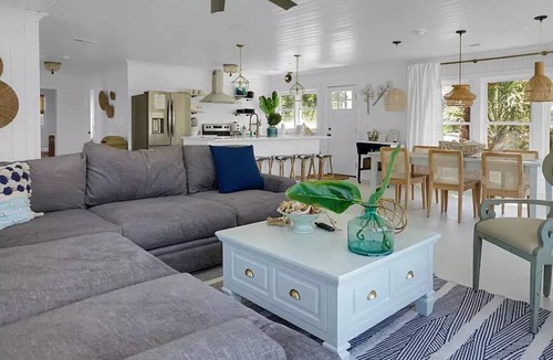 Edisto Island Cottage | Ocean's Eleven Edisto - Cozy Cottage 1 block from the beach!