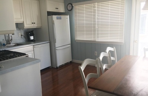 The Dunes House | Ocean side 3 Bdrm - 8 to beach - 1st floor, clean, bright & comfortable