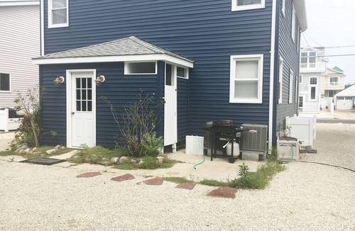 The Dunes House | Ocean side 3 Bdrm - 8 to beach - 1st floor, clean, bright & comfortable