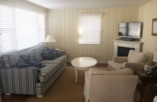 The Dunes House | Ocean side 3 Bdrm - 8 to beach - 1st floor, clean, bright & comfortable