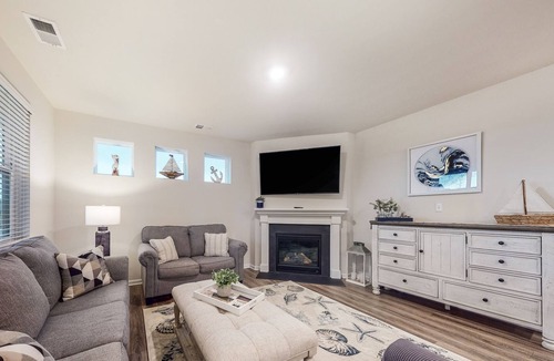 Ocean View House | Ocean View Beach Club with Fast WiFi, Shared Pool, Gym, & More - Close to Beach