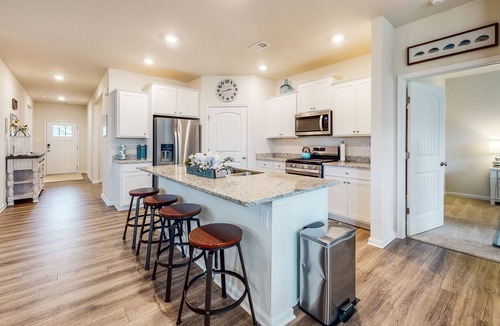 Ocean View House | Ocean View Beach Club with Fast WiFi, Shared Pool, Gym, & More - Close to Beach