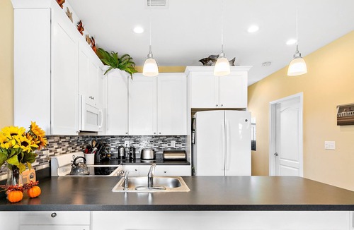 Holgate House | Ocean Views, Great Location One Block to the Beach - One Week Left: August 22-29
