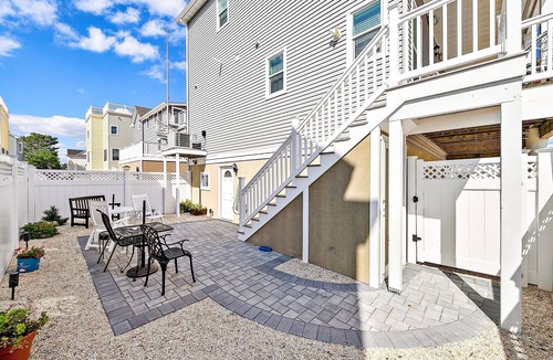 Holgate House | Ocean Views, Great Location One Block to the Beach - One Week Left: August 22-29