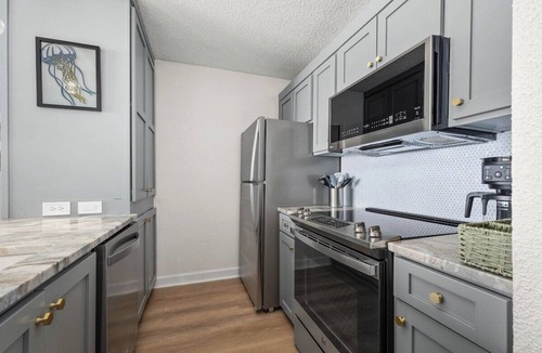 Little Salisbury Condo | Oceanfront 2 Bedroom-Sleeps 8-Linens-Laundry-Pool