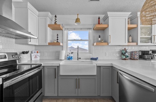Surf City House | Oceanfront 4BR | Porch Swinging + Dolphin Watching