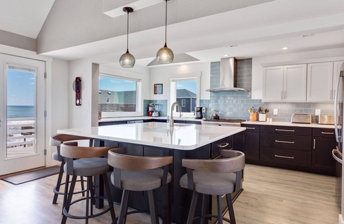 Avon House | Oceanfront*8 Bedrms*Elevator*2 Hot Tubs*Community Pool/Tennis*Porch Swing