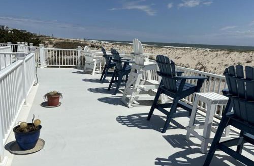 Ship Bottom House | Oceanfront Adorable Cottage! Perfect For A Couple Or Small Family Of 4!