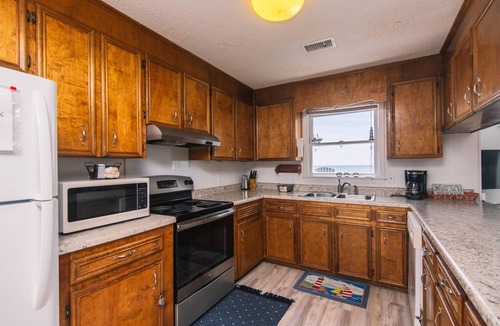 Edisto Island House | Oceanfront Classic w/Screened Porch & Sun Deck; Cable TV & WiFi; Conveniently Located