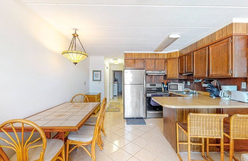 North Ocean City Condo | Oceanfront condo near golf with beach access, balcony, views, & washer/dryer